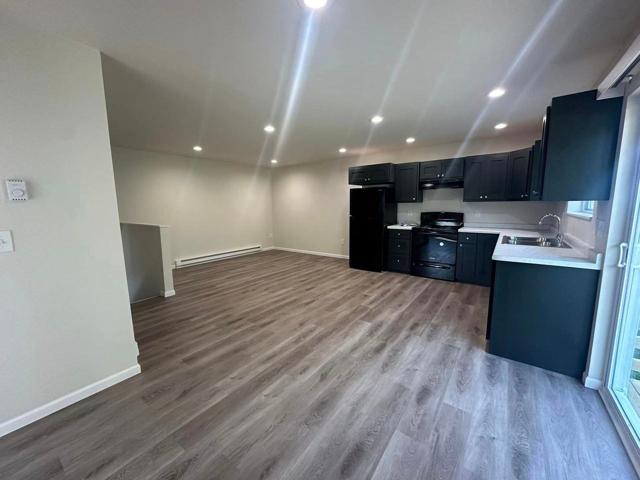 410 Brock Ave - Photo 2 of 4