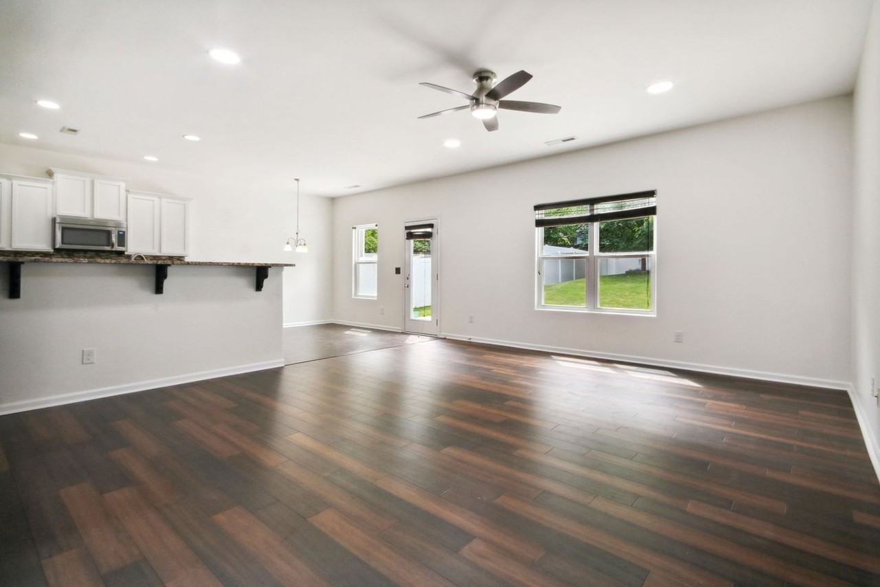 3335 Silver Stream Rd - Photo 3 of 25