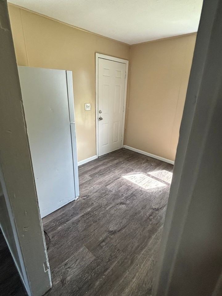 338 W 17th St - Photo 3 of 23