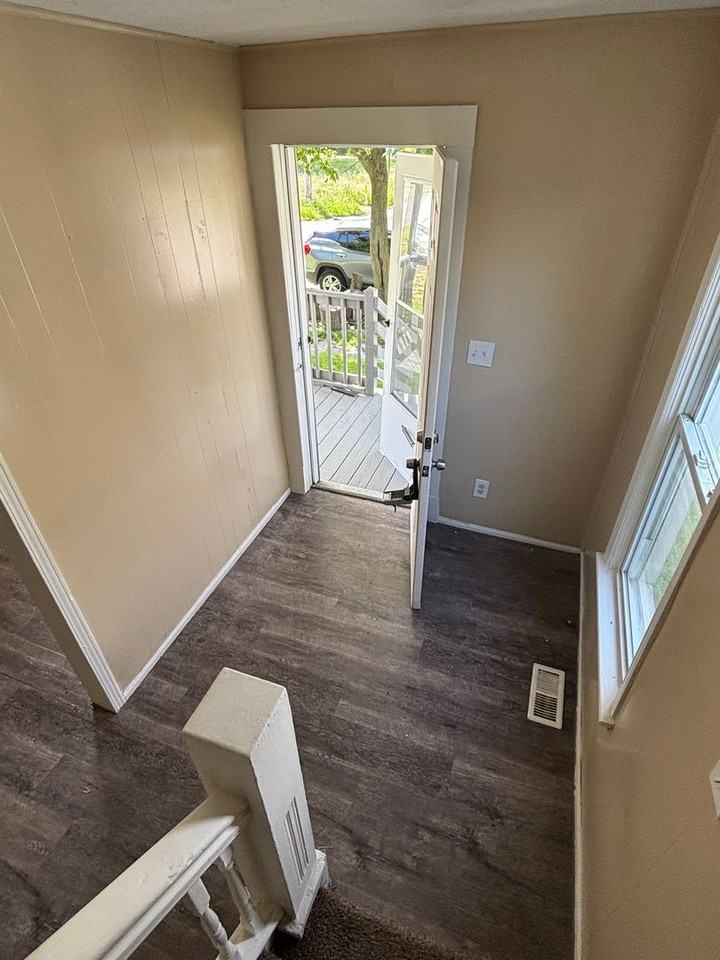 338 W 17th St - Photo 4 of 23