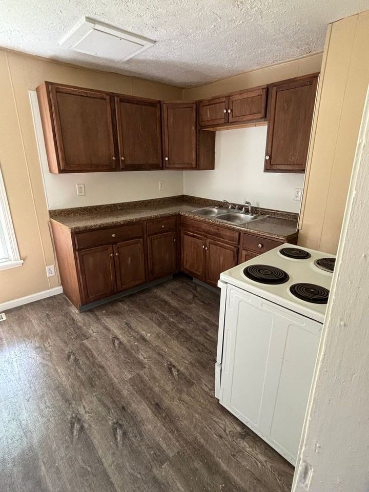 338 W 17th St - Photo 5 of 23