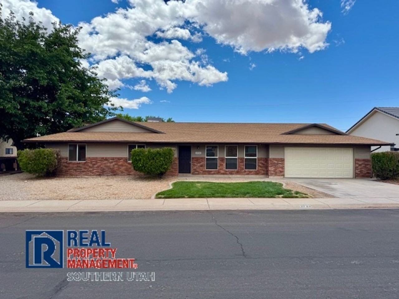 2733 Red Mountain Dr - Photo 2 of 2