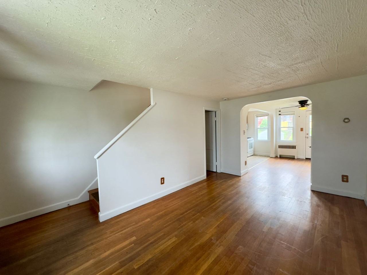 3635 Mactavish Ave - Photo 2 of 15