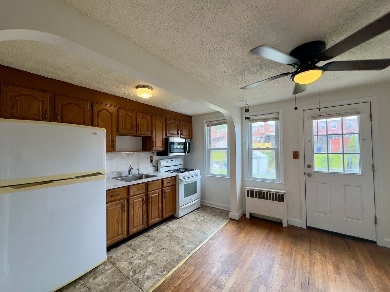 3635 Mactavish Ave - Photo 3 of 15