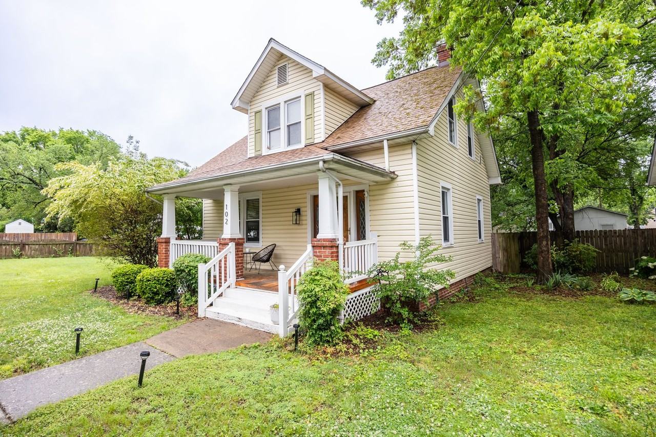 102 W 30th St - Photo 2 of 27