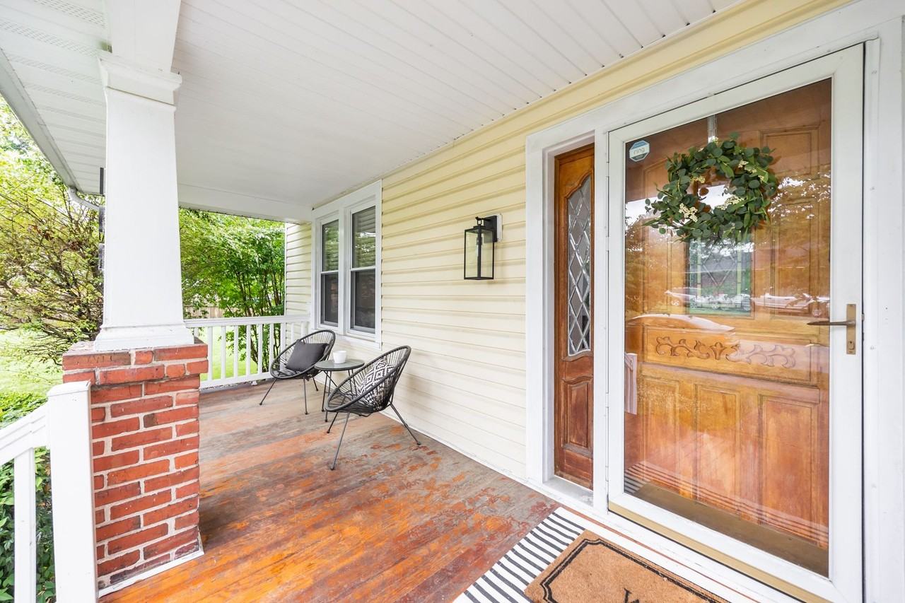 102 W 30th St - Photo 3 of 27