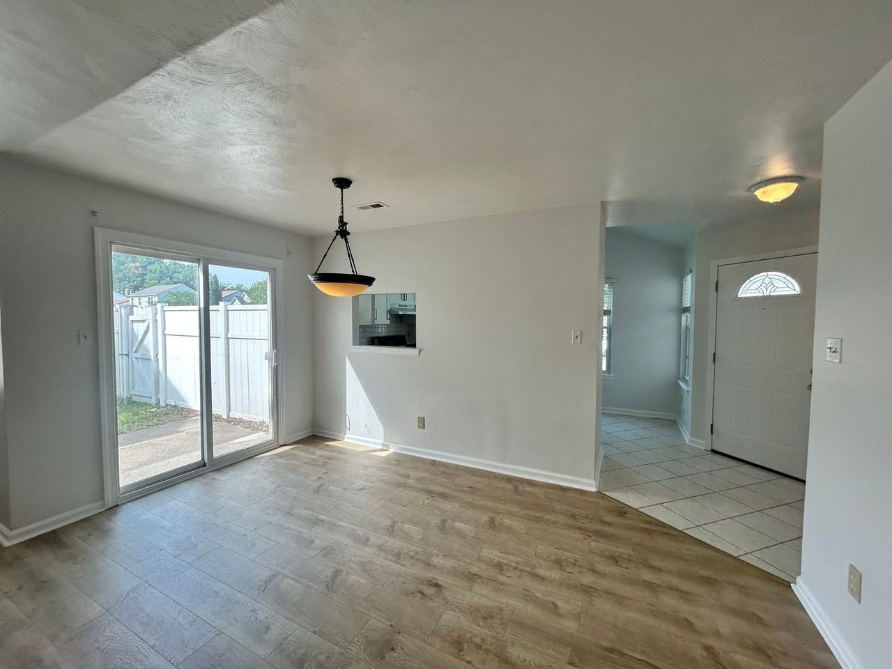 1877 John Brown Ln - Photo 2 of 6