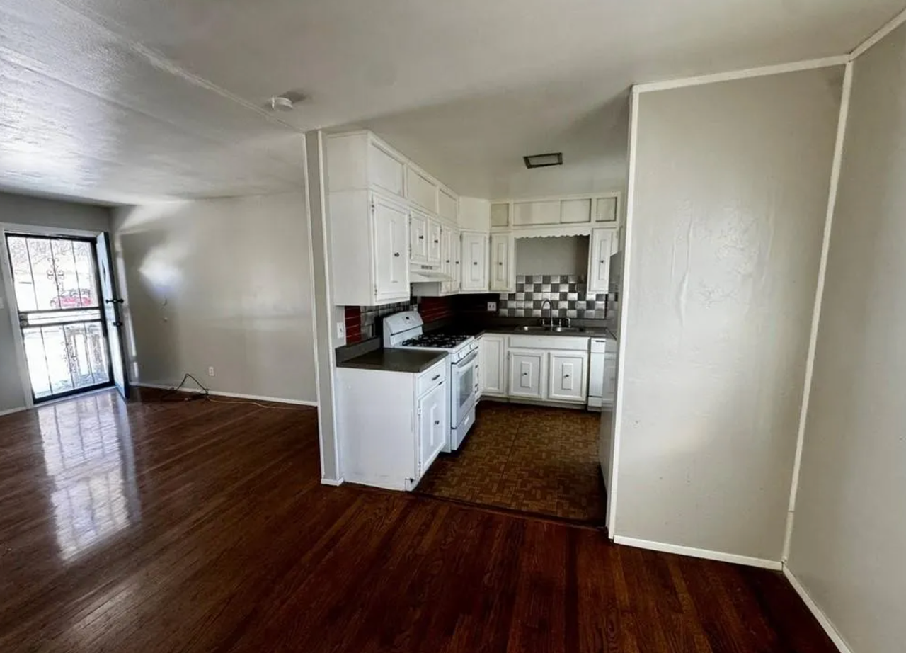 8602 Bristol Ave - Photo 2 of 8