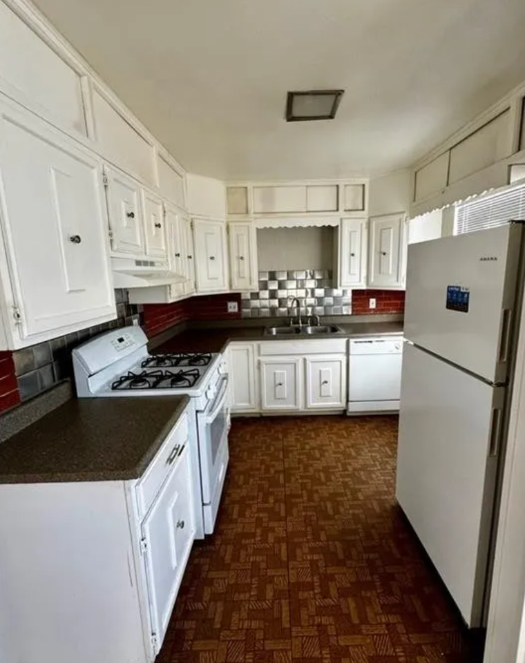 8602 Bristol Ave - Photo 3 of 8