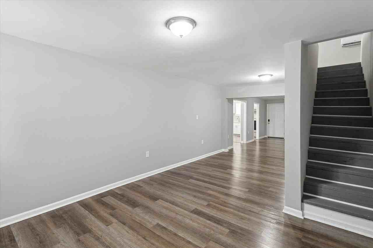 2107 Bolling St - Photo 4 of 18