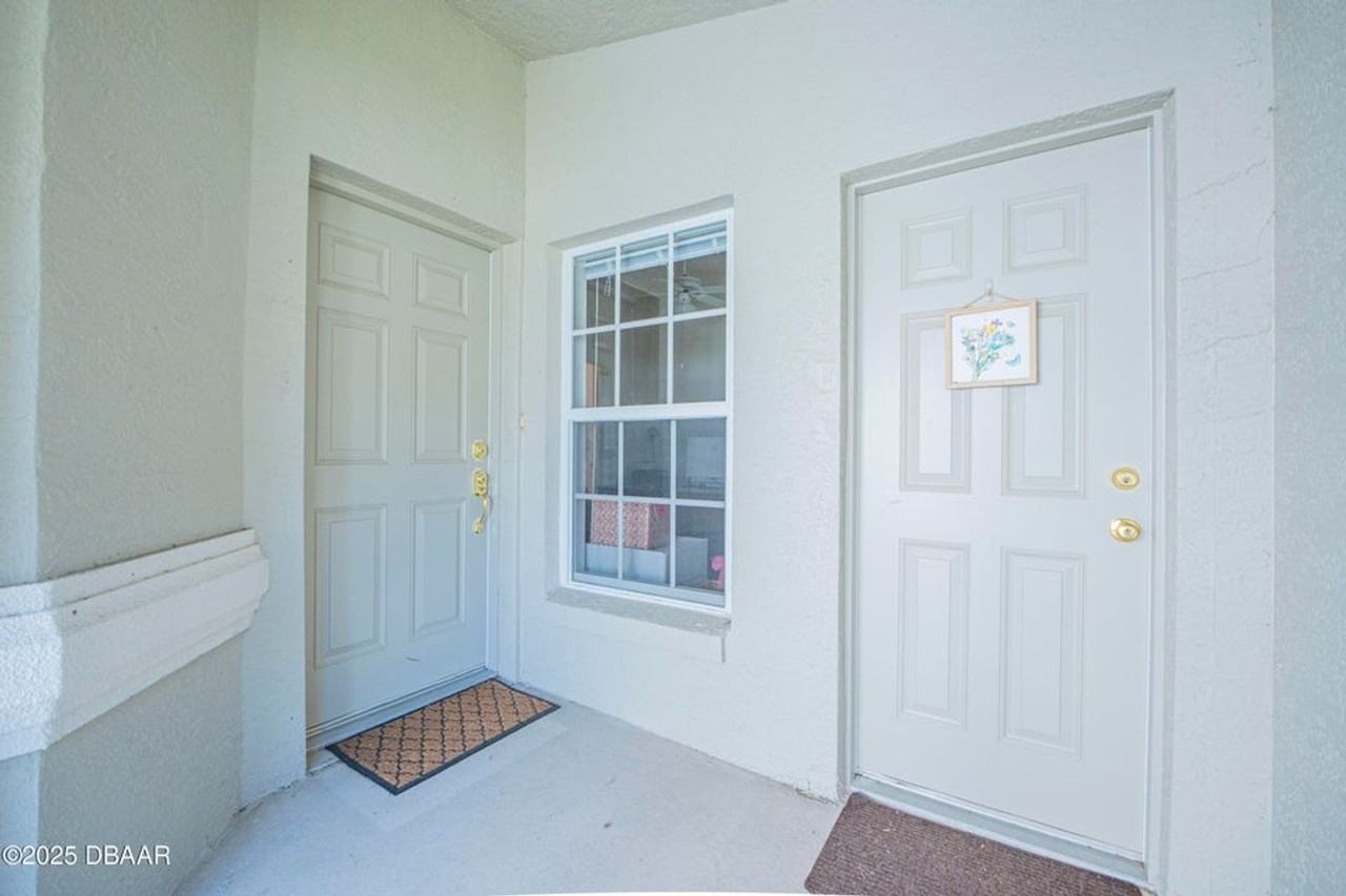 1412 Coconut Palm Cir - Photo 2 of 14