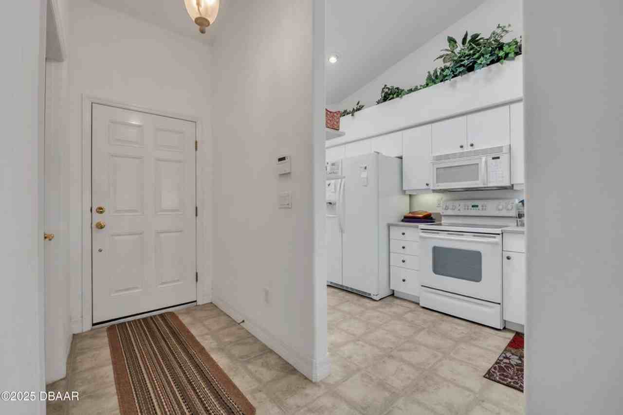 1412 Coconut Palm Cir - Photo 3 of 14