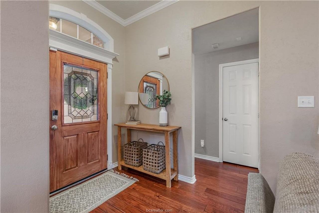 2240 Carlisle Ct - Photo 3 of 26