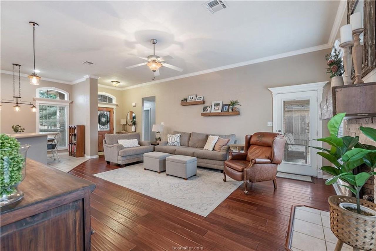 2240 Carlisle Ct - Photo 7 of 26