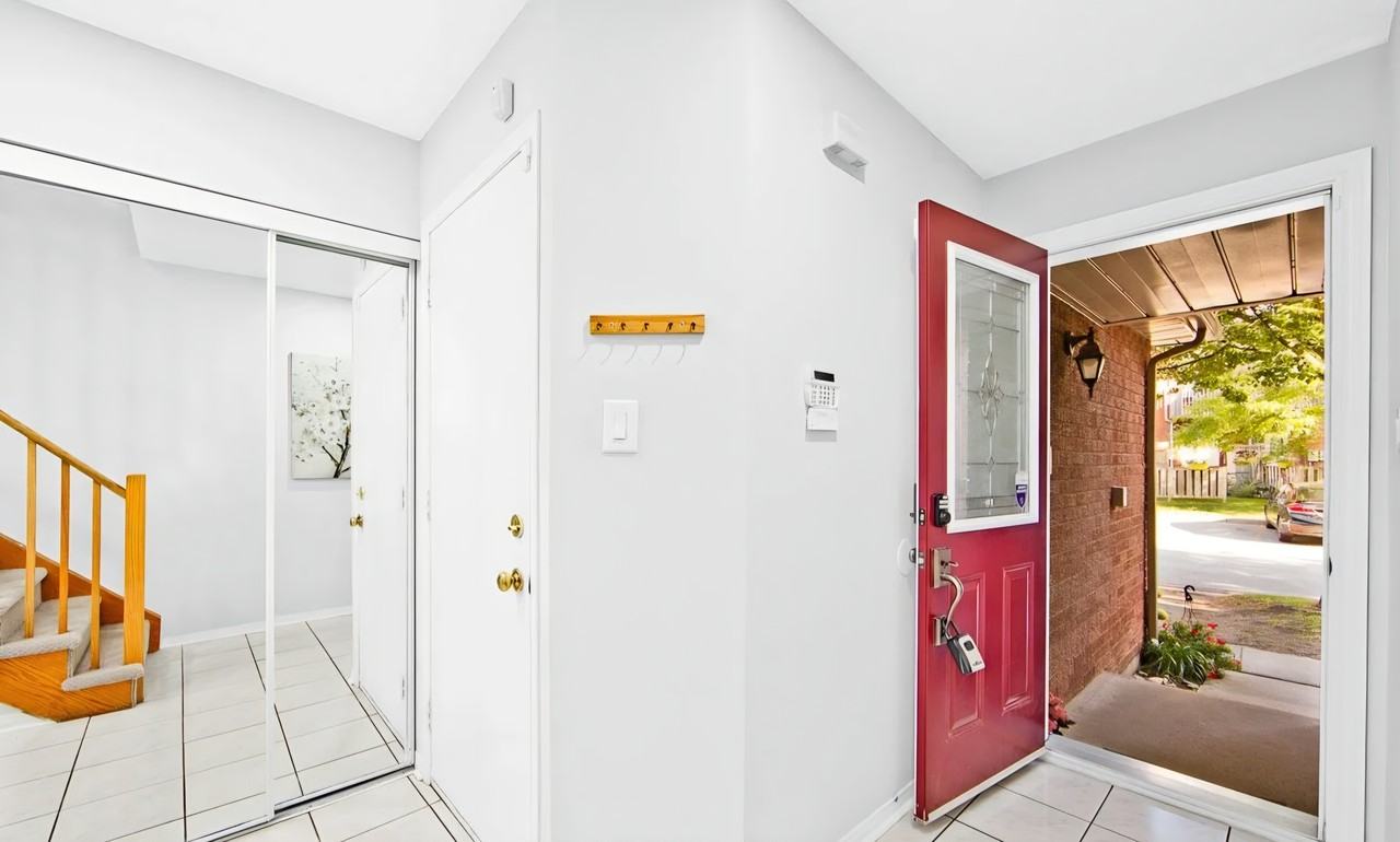 6950 Tenth Line West #35 - Photo 3 of 26