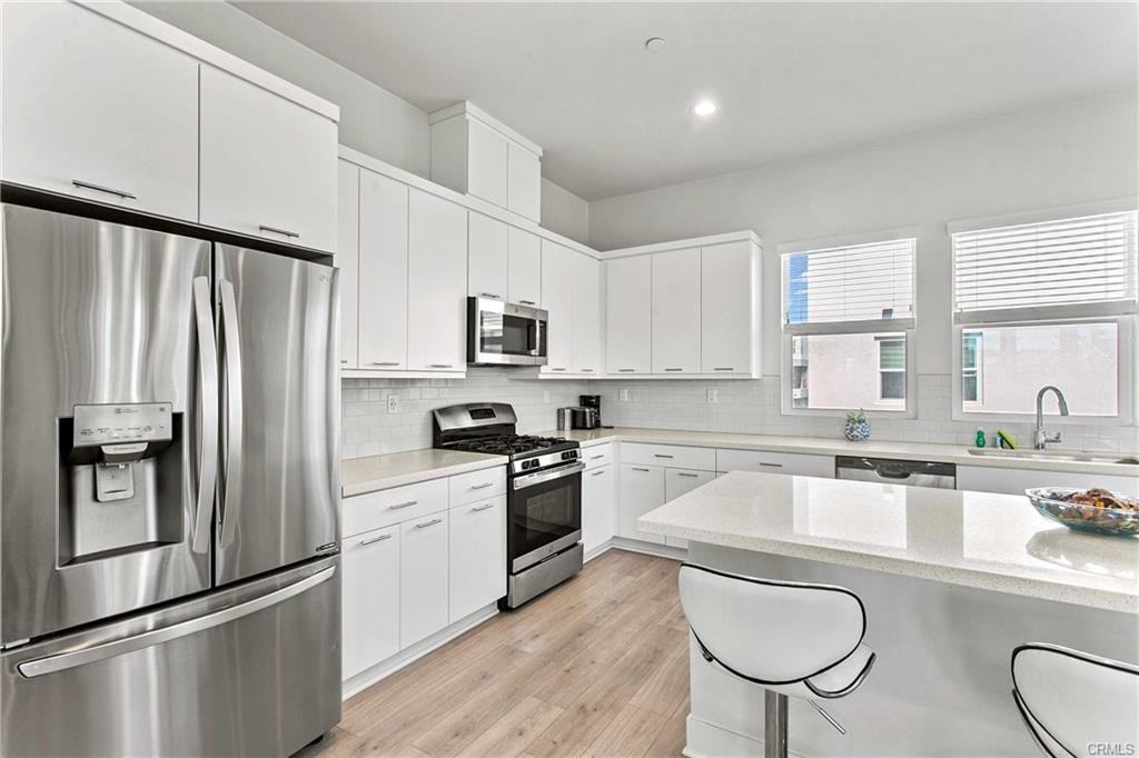 1690 S Lewis St - Photo 3 of 8