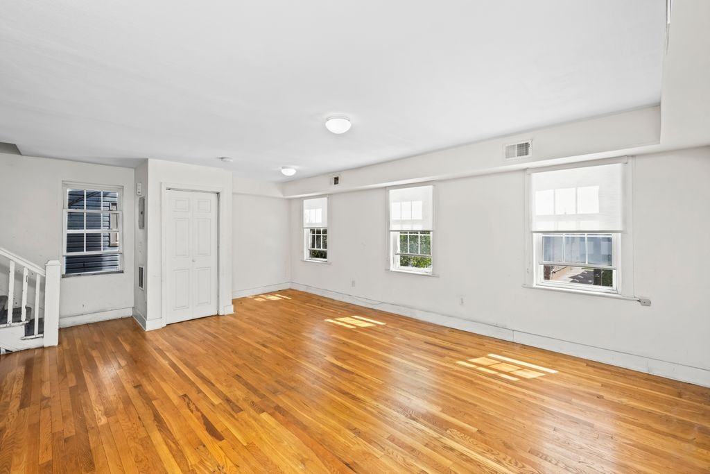143 Beach St - Photo 3 of 26