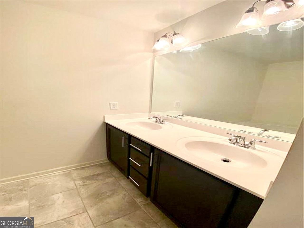 4241 Alden Park Dr - Photo 5 of 9