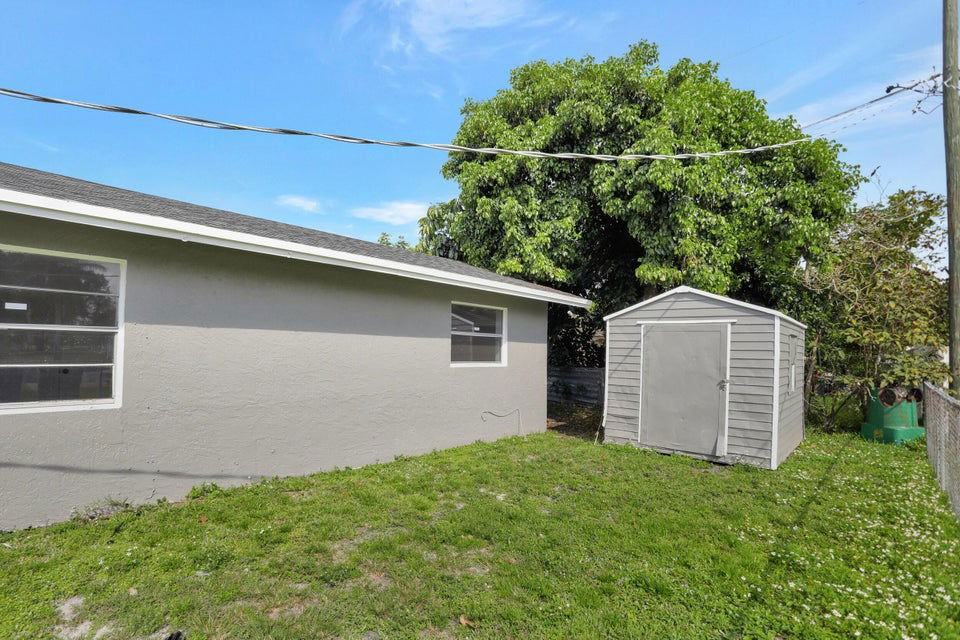 8211 Nw 45th Ct - Photo 5 of 8