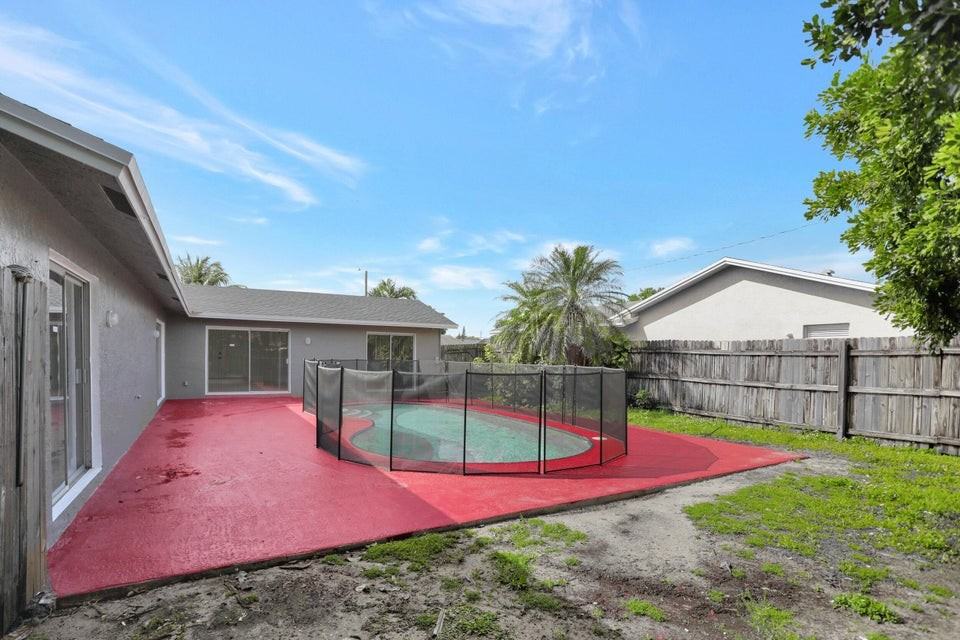 8211 Nw 45th Ct - Photo 7 of 8