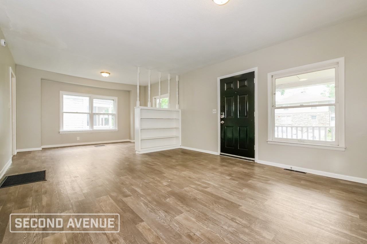 7945 Euclid Ave - Photo 4 of 25