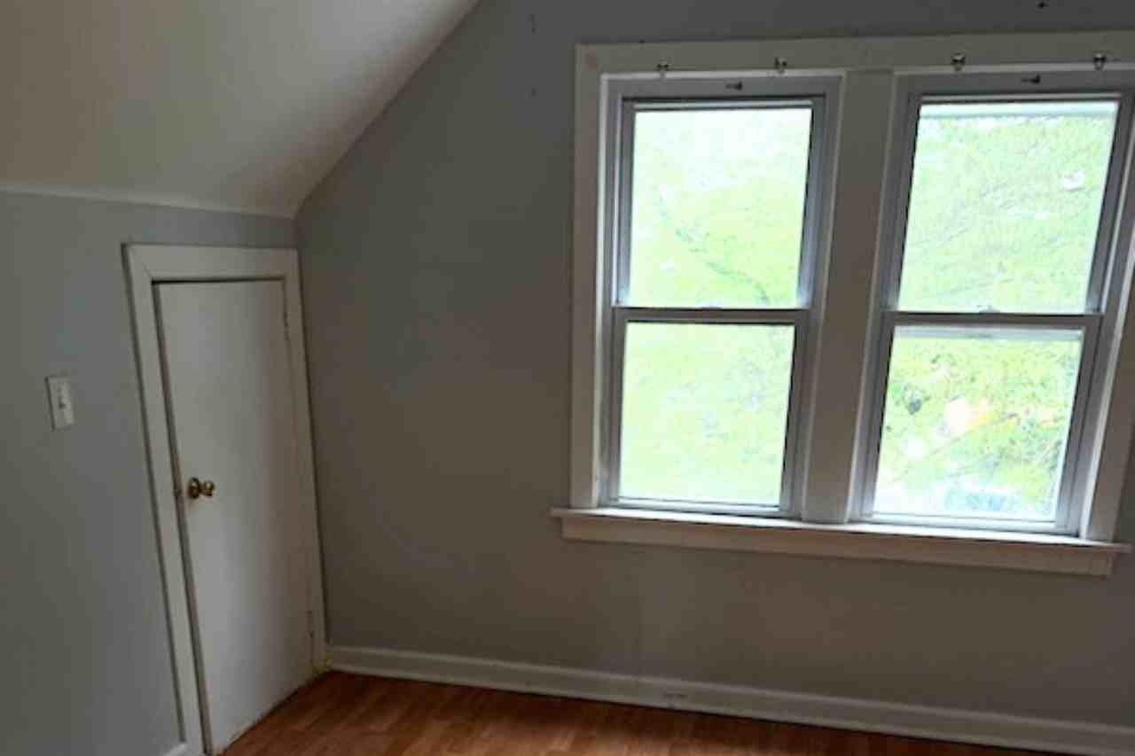 9248 S Lowe Ave - Photo 3 of 8
