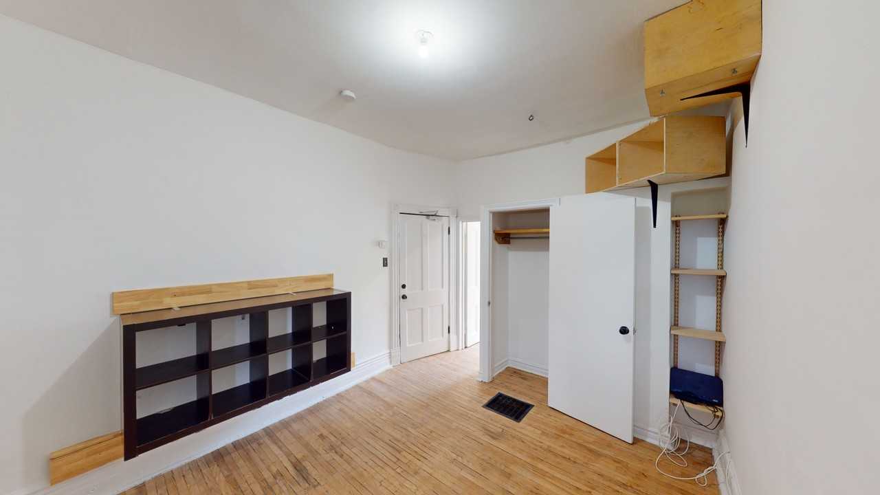 QUEEN ST W & OSSINGTON AVE - Photo 2 of 15