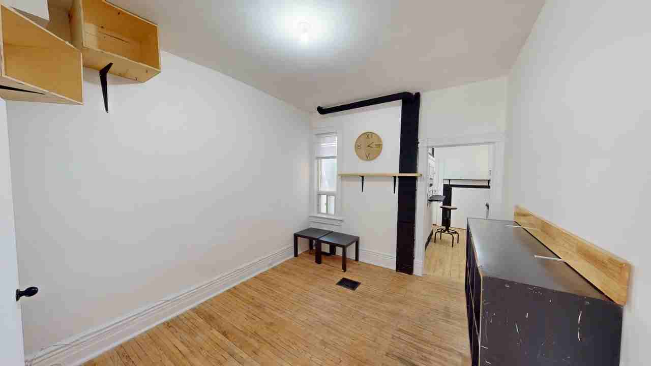 QUEEN ST W & OSSINGTON AVE - Photo 3 of 15