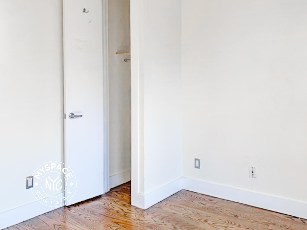 20 Wilson Ave #2R - Photo 7 of 9