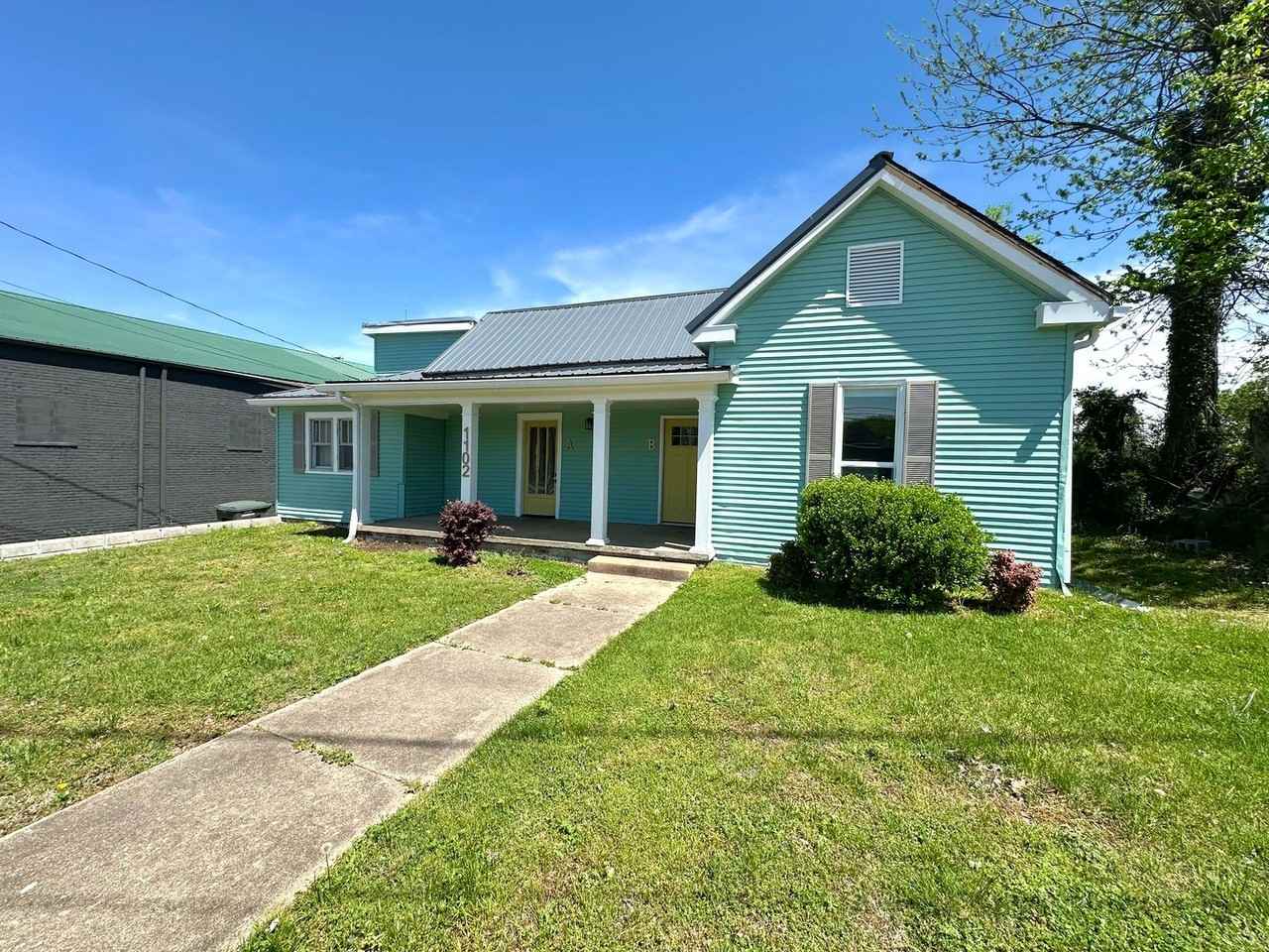 1102 Batts Blvd - Photo 2 of 18