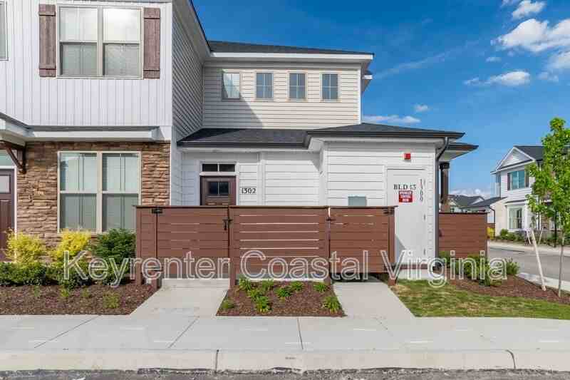 1302 Kathy Ann Way E - Photo 2 of 20