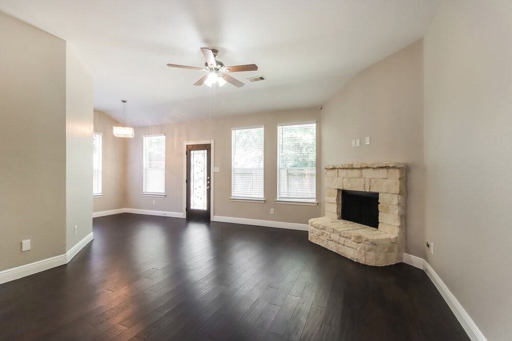 21620 Hackamore Ct - Photo 3 of 16