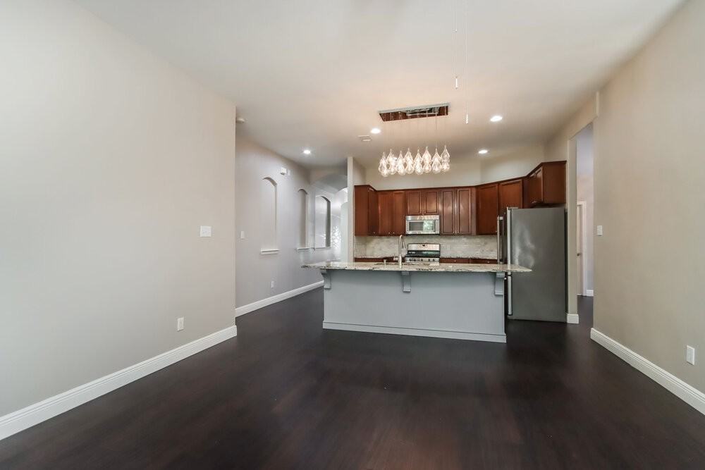 21620 Hackamore Ct - Photo 4 of 16