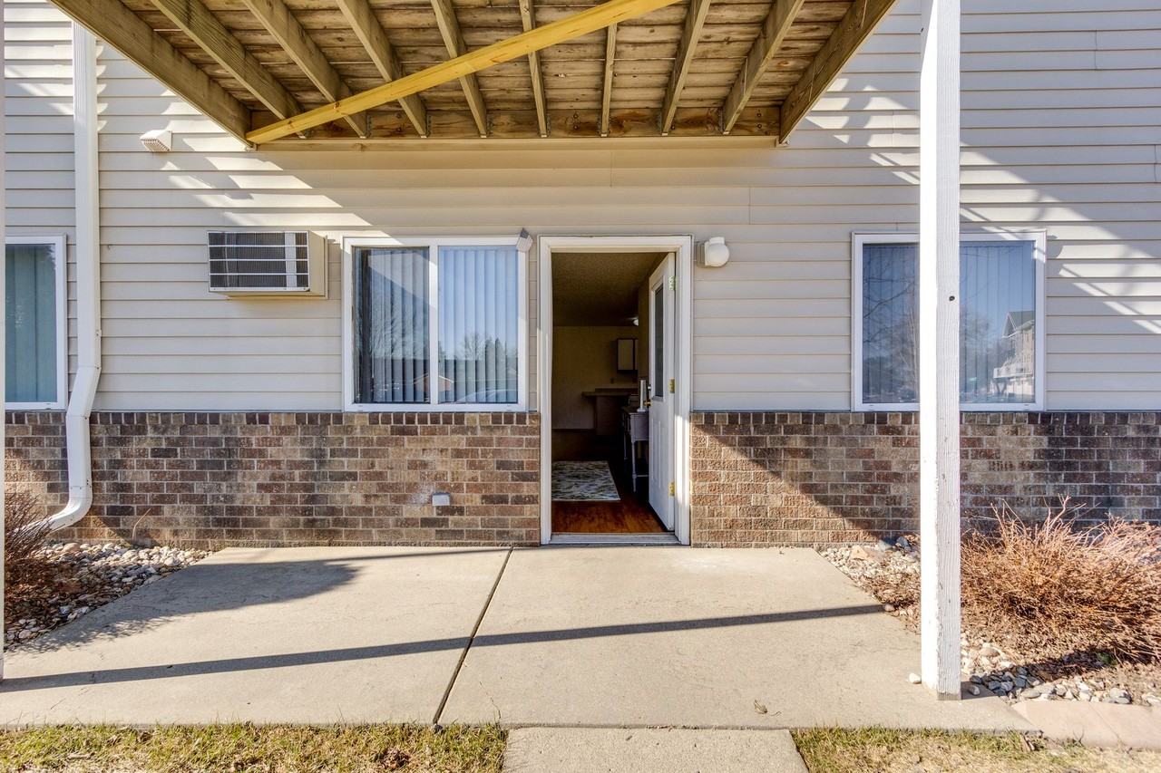 Dakota E & W Apartments - Photo 6 of 50