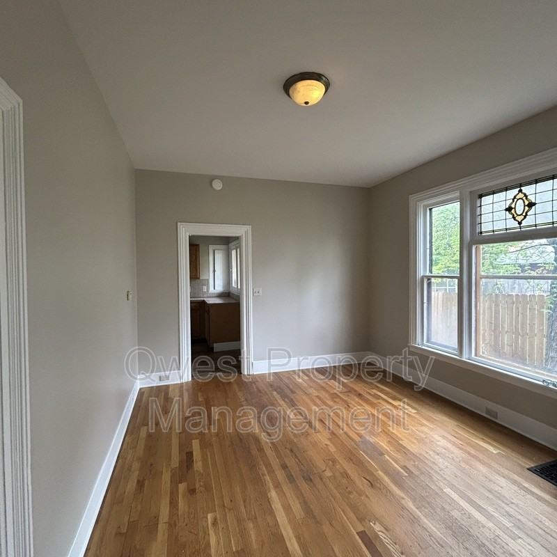 221 Hollister Ave Se #1 - Photo 4 of 15