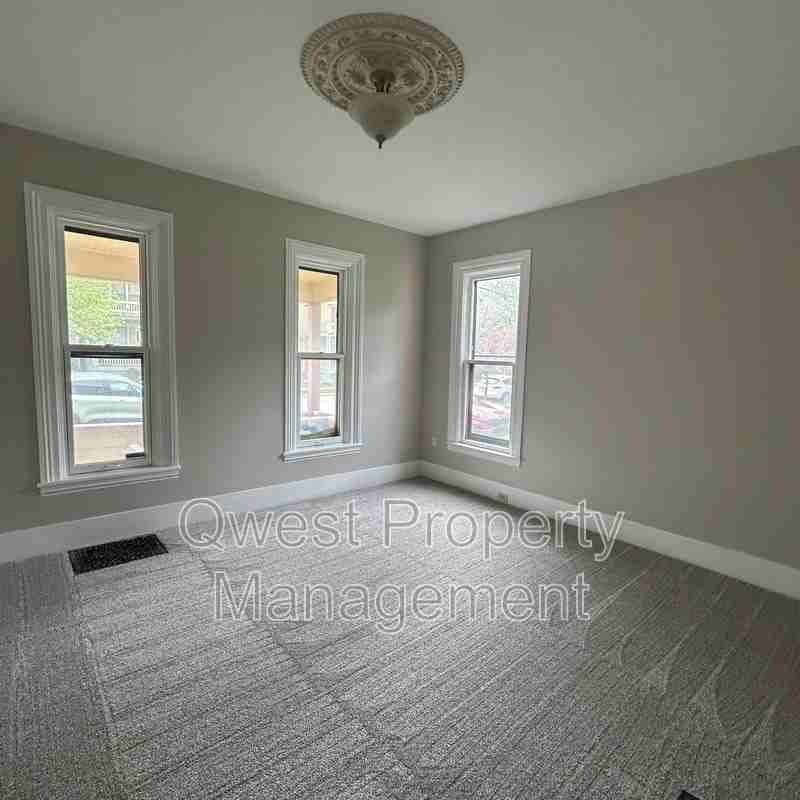 221 Hollister Ave Se #1 - Photo 5 of 15