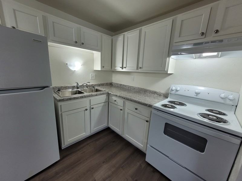 545 Spinnaker Ln - Photo 3 of 10