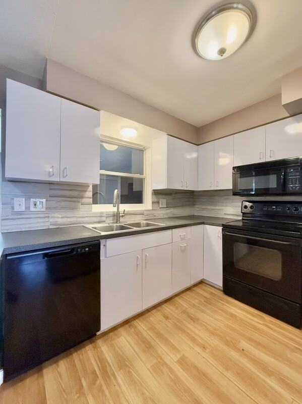 5333 63rd St N - Photo 5 of 46