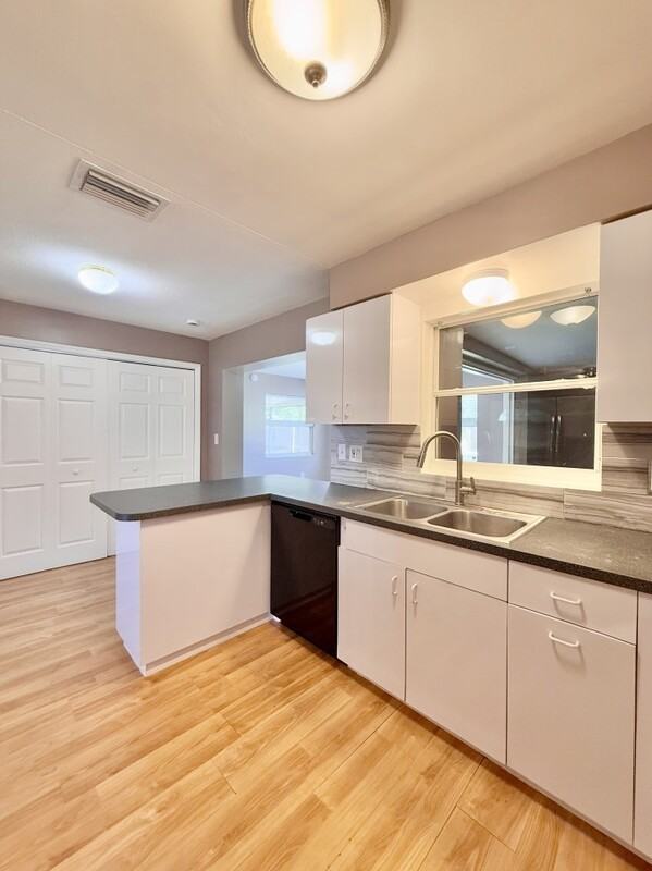 5333 63rd St N - Photo 7 of 46