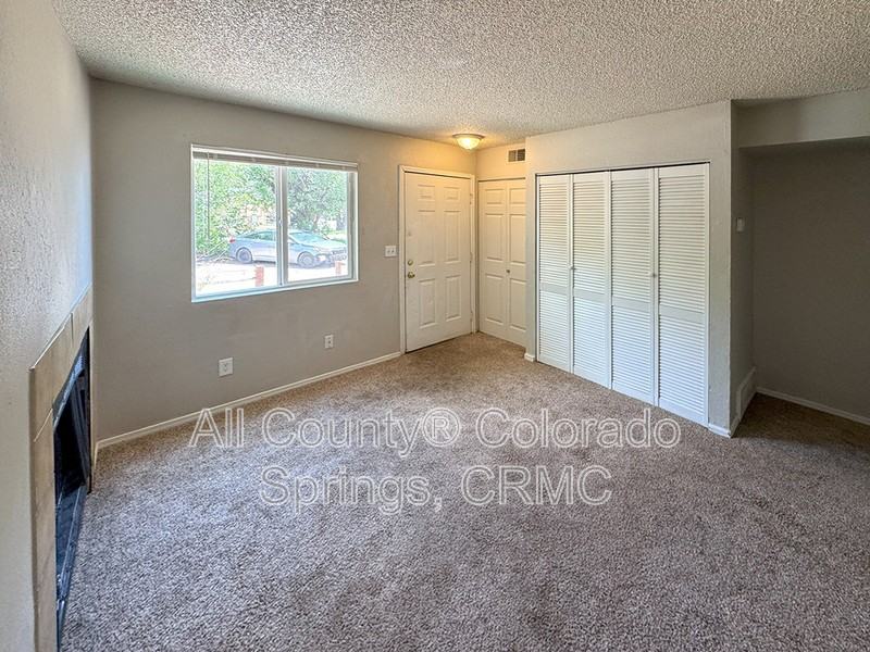 347 W Iowa Ave - Photo 3 of 21