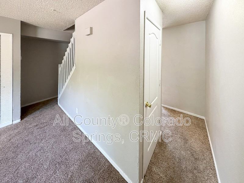 347 W Iowa Ave - Photo 4 of 21