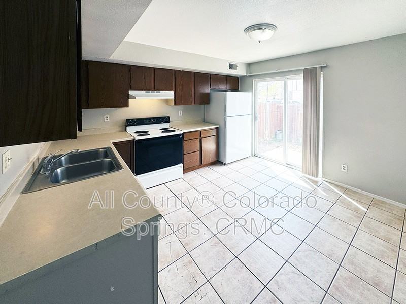 347 W Iowa Ave - Photo 5 of 21