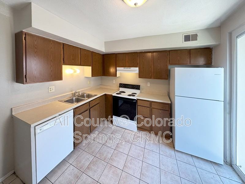 347 W Iowa Ave - Photo 6 of 21
