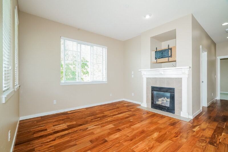 1929 16th Ln Ne - Photo 3 of 18