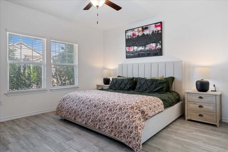 9015 Looksee Ln - Photo 5 of 42