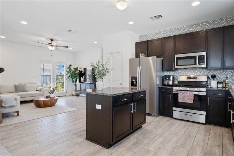 9015 Looksee Ln - Photo 4 of 42