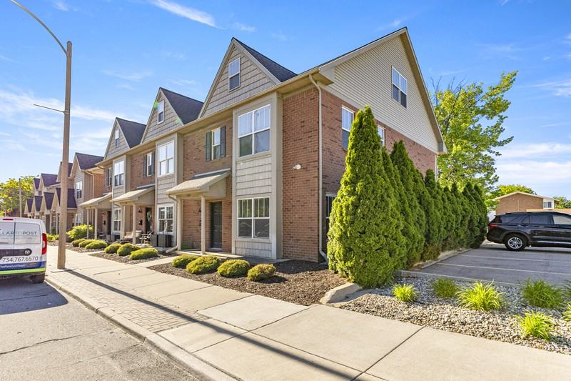 229 Oak St - Photo 2 of 32