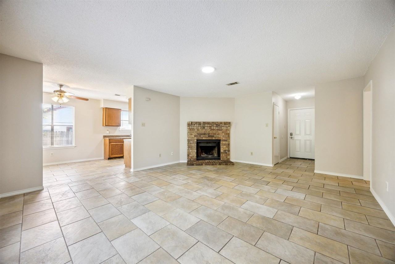 4807 Brook Crest Rd - Photo 3 of 15