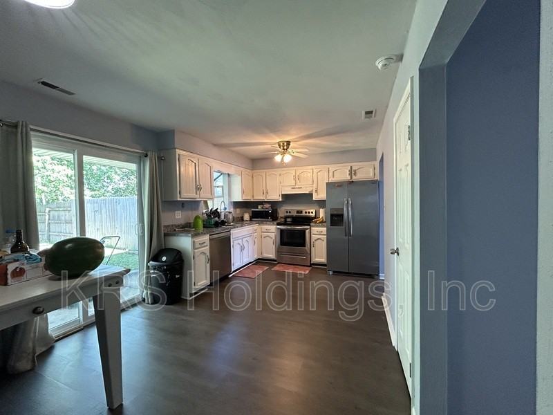 1652 Fairfax Dr - Photo 5 of 18
