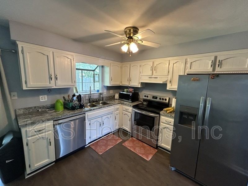1652 Fairfax Dr - Photo 6 of 18